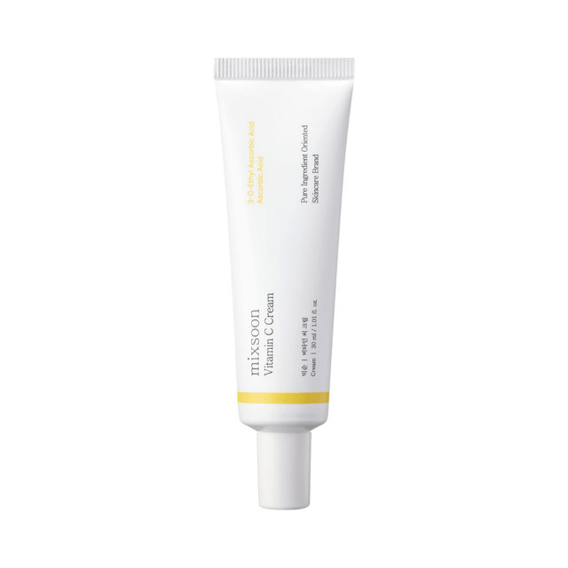 Crema facial con vitamina C que ayuda a iluminar la piel y mejorar manchas oscuras.