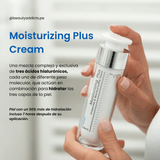 Moisturizing Plus Cream Frezyderm combina ácido hialurónico y péptidos para una piel más firme.