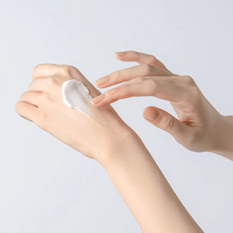 Tocobo Multi Ceramide Cream, mejora elasticidad y luminosidad al fortalecer la piel deshidratada.