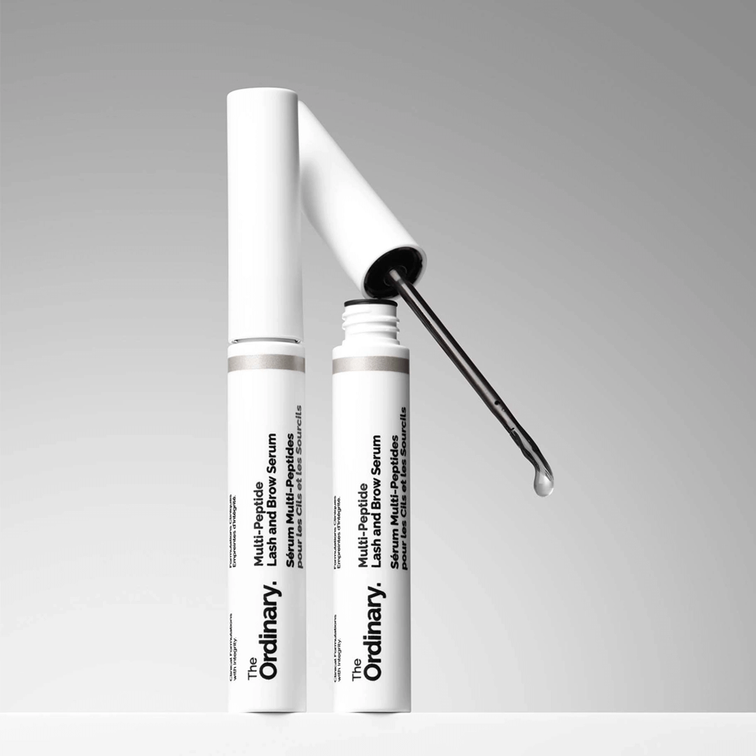 El secreto para unas pestañas más gruesas y cejas definidas con el suero Multi-Peptide de The Ordinary.