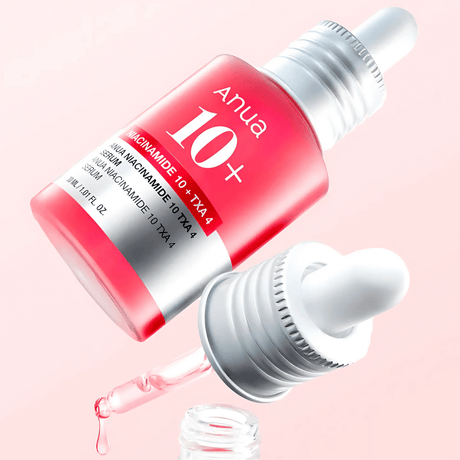 Sérum Niacinamide 10 + TXA 4 de Anua, ideal para reducir manchas oscuras y equilibrar el tono de la piel.