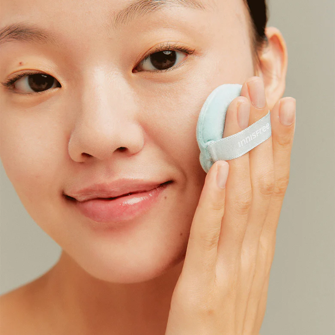 Polvo No Sebum Innisfree, absorbe grasa y minimiza apariencia de poros.
