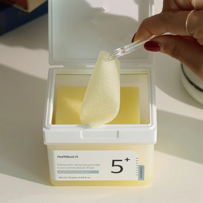 No.5 Vitamin-Niacinamide Pad Numbuzin para reducir manchas y equilibrar el tono.