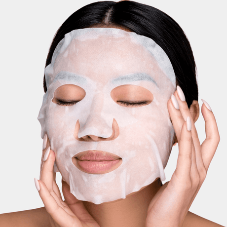 Sheet mask con colágeno que ayuda a reafirmar la piel, aportar efecto relleno y mejorar la textura con un acabado más firme y luminoso.