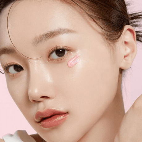 PDRN Pink Peptide Eye Serum de Medicube reafirma y mejora la elasticidad ocular.