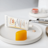 Photoderm AR SPF 50 Bioderma protege y refuerza la barrera cutánea.
