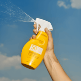 Photoderm Spray Bioderma ofrece alta protección solar para piel sensible y delicada.