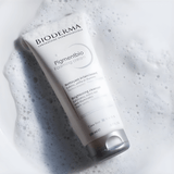 Pigmentbio Foaming Cream Bioderma textura cremosa que deja la piel suave y radiante.