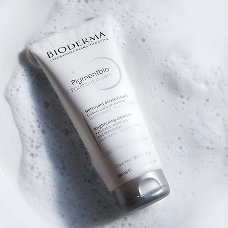 Pigmentbio Foaming Cream Bioderma textura cremosa que deja la piel suave y radiante.