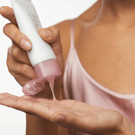 SKIN1004 Poremizing Light Gel Cream hidrata sin grasa y ayuda a minimizar poros visibles.