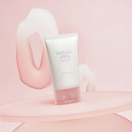 Poremizing Light Gel Cream SKIN1004 controla sebo con rosa damascena y acabado fresco.