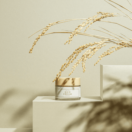 I’m From Rice Cream nutre la piel con extracto de arroz para un brillo natural.