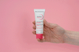 Sensibio Defensive Rich Bioderma reduce rojeces y molestias con textura rica y nutritiva.