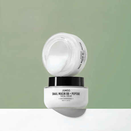 Snail Mucin 88 + Peptide Facial Cream de Jumiso suaviza líneas finas.