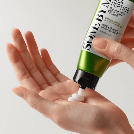 Fórmula con Cica calmante y péptidos nutritivos para cuero cabelludo sensible.