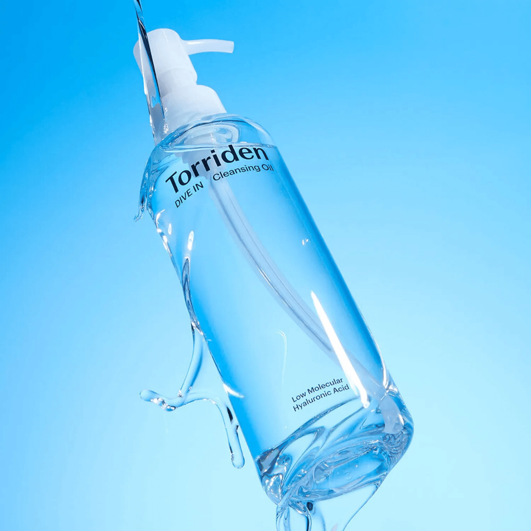 Cleansing oil facial con textura ligera que limpia profundamente sin dejar sensación grasosa.