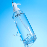 Cleansing oil facial con textura ligera que limpia profundamente sin dejar sensación grasosa.