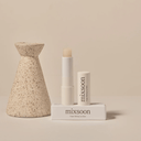 01 Clear, Vegan Melting Lip Balm, para labios hidratados y con aspecto natural.