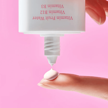 Tocobo Vita Tone Up Sun Cream con SPF 50+ que unifica el tono con efecto rosado natural y luminoso de larga duración.